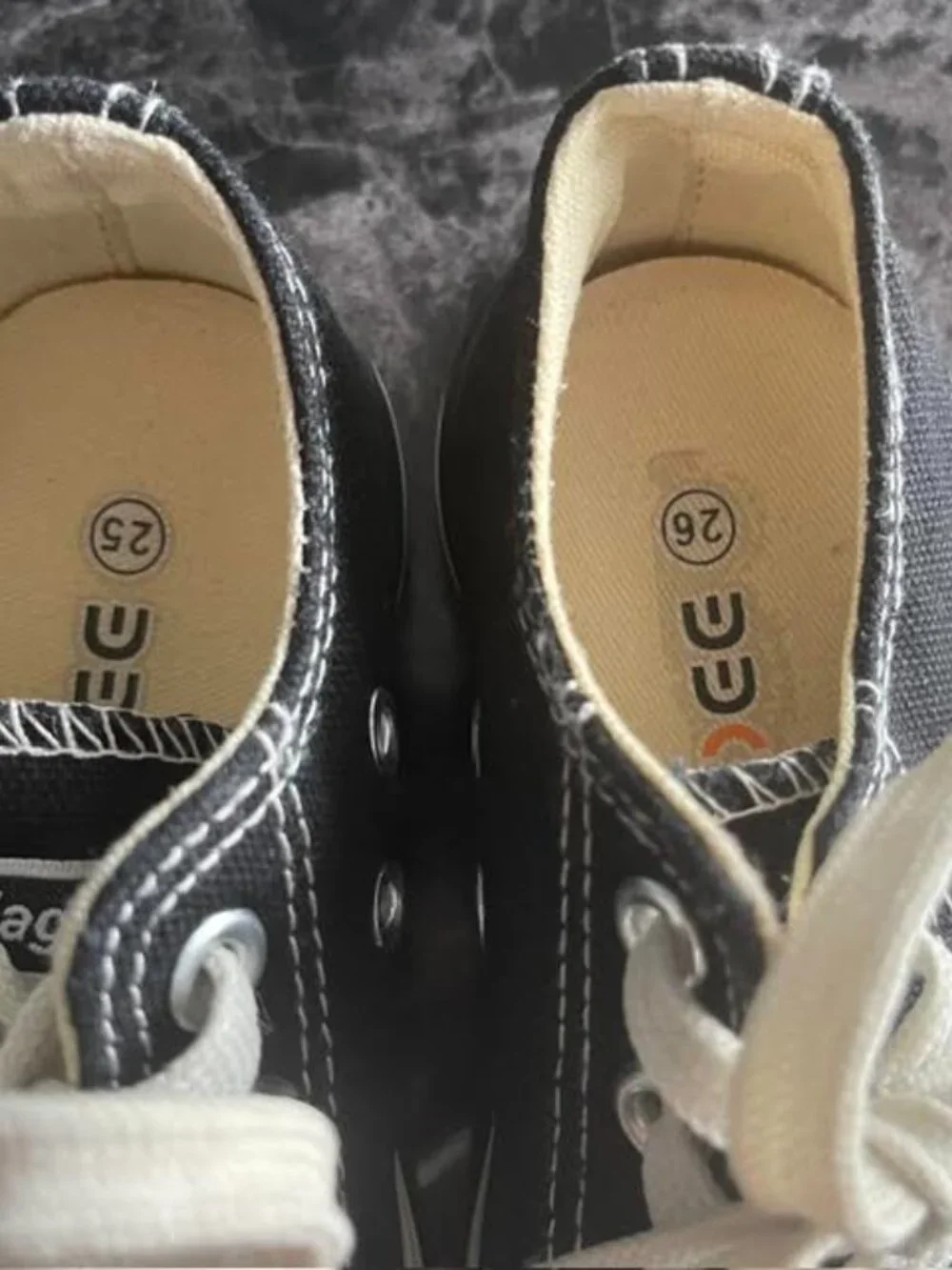 Kids Black & White Low-Top Canvas Sneakers – Size 25/26